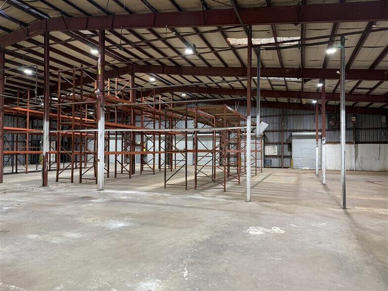 More Photos Of 4179 Vansant Rd, Douglasville Warehouse For Lease