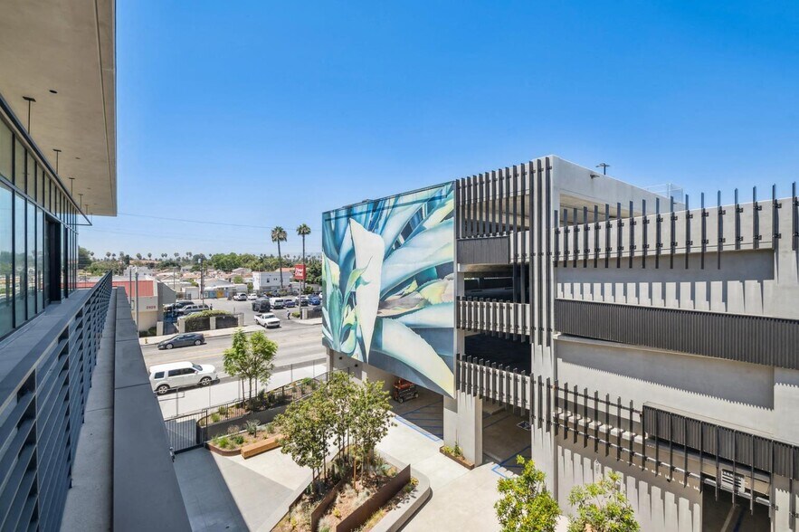 More Photos Of 2922 Crenshaw Blvd, Los Angeles Office For Lease
