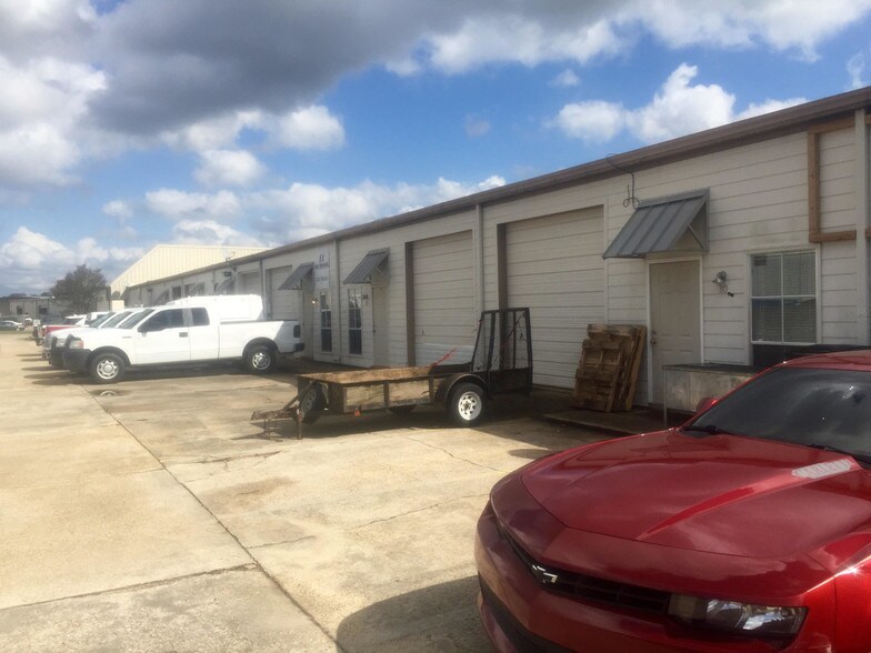 More Photos Of 11616 Industriplex Blvd, Baton Rouge Warehouse For Sale