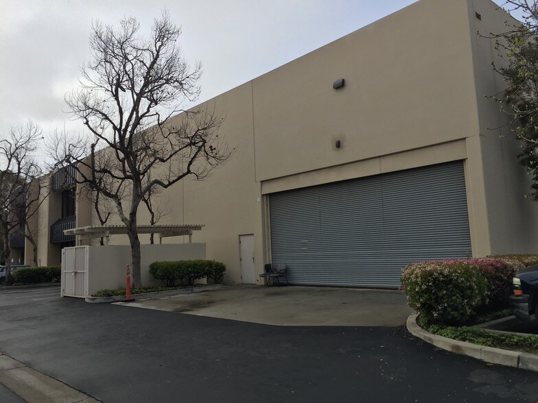 More Photos Of 975 Flynn Rd, Camarillo Loft Creative Space For Sale