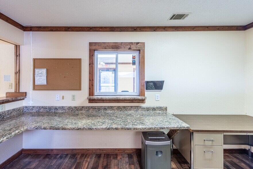 More Photos Of 706 W Barnard St, Glennville Medical For Sale