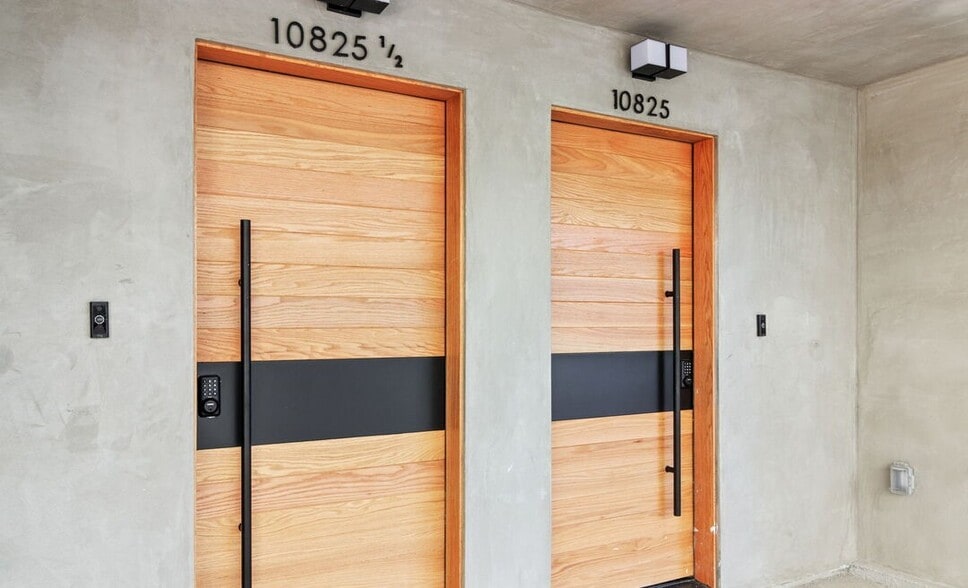 More Photos Of 10821 Hartsook St, North Hollywood Apartments For Sale