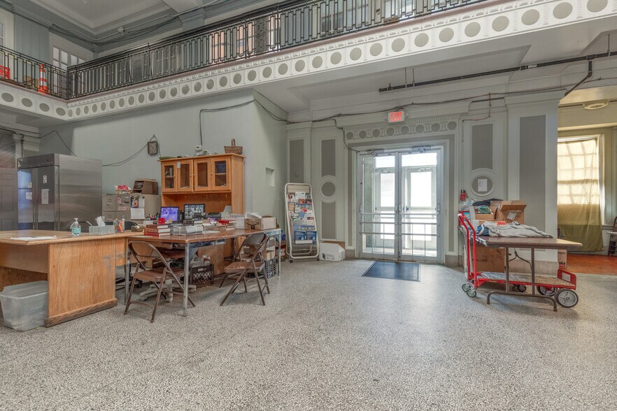 More Photos Of 1411 Locust St, Saint Louis Shelter For Sale
