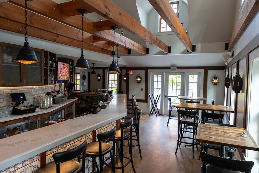 More Photos Of 262 Shore Rd, Ogunquit Restaurant For Sale