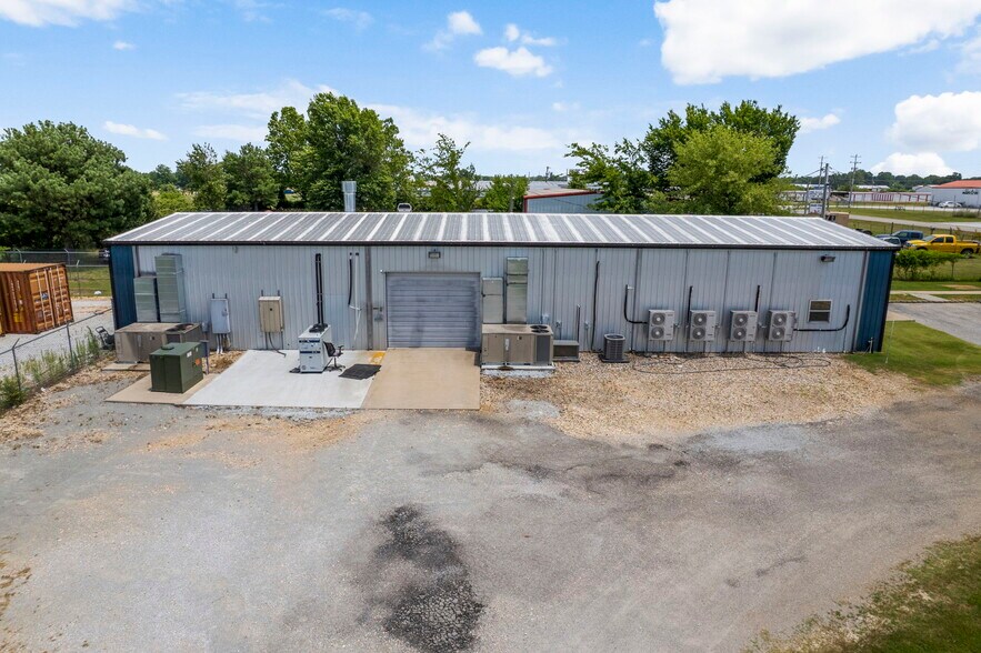 More Photos Of 64050 E 290 Rd, Grove Warehouse For Sale