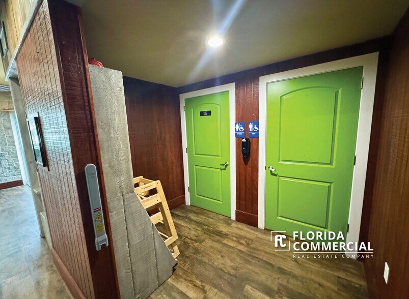 More Photos Of 796 NE Dixie Hwy, Jensen Beach Restaurant For Sale