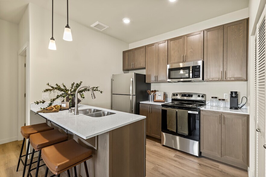 More Photos Of 7011 NE 126th St, Vancouver Apartments For Sale