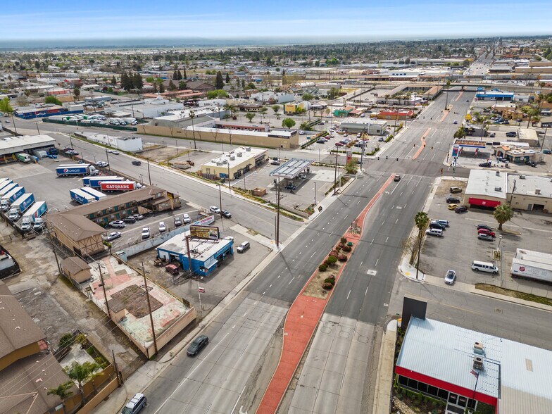 More Photos Of 2000 Union Ave, Bakersfield Auto Repair For Sale