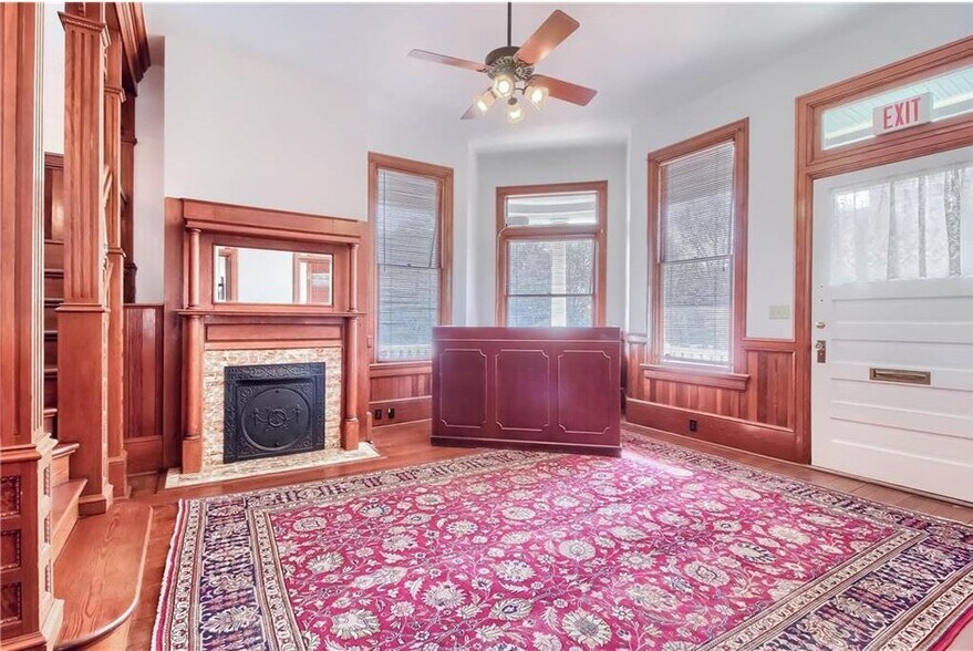 More Photos Of 1602 E Cesar Chavez St, Austin Office Residential For Lease