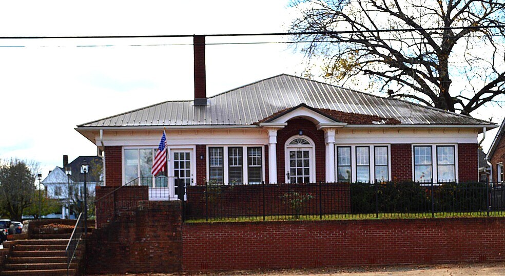 More Photos Of 121 W Center St, Lexington Office Residential For Sale