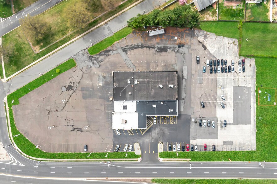 More Photos Of 860 US Highway 206, Bordentown Health Club For Lease