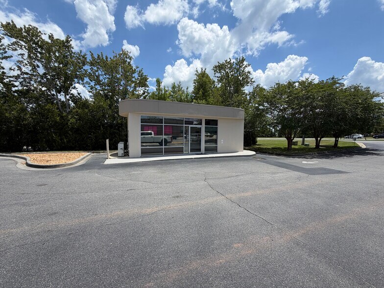 Primary Photo Of 3263 Inner Perimeter Rd, Valdosta General Retail For Lease