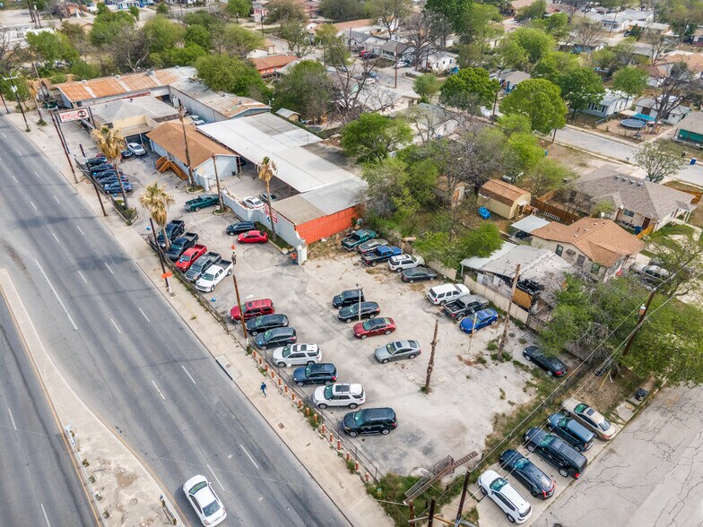 More Photos Of 1334 S General Mcmullen Dr, San Antonio Industrial For Sale