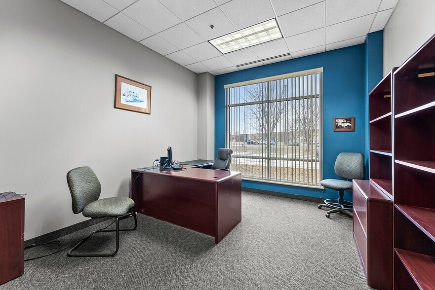 More Photos Of 11180 86th Ave N, Osseo Flex For Lease