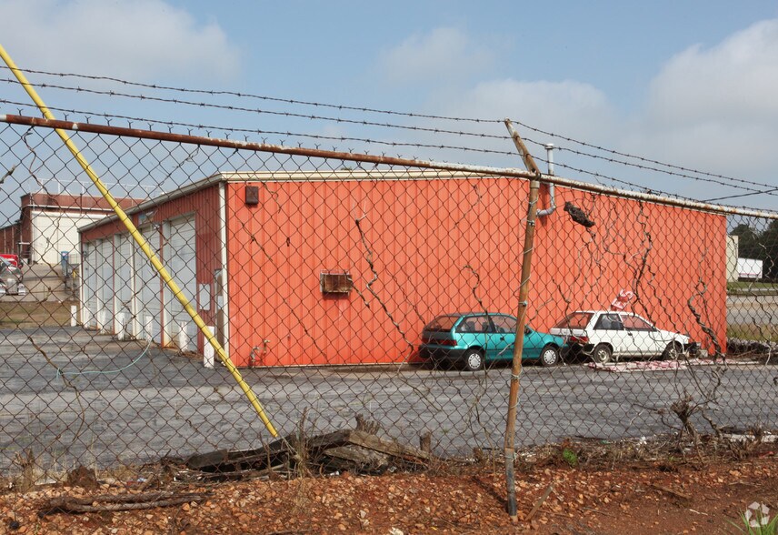 318 Forest Pky, Forest Park, GA 30297 Retail For Lease