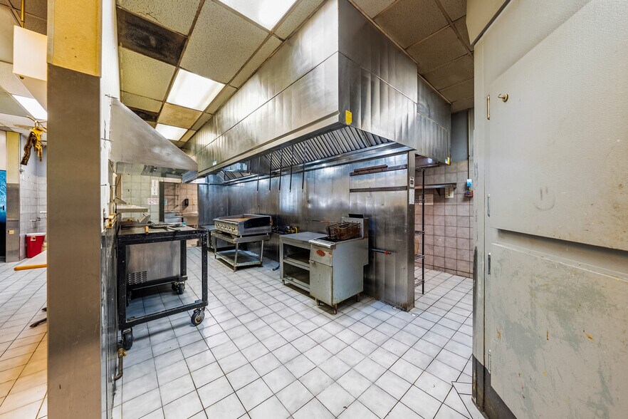 More Photos Of 2345 Ashland St, Ashland Freestanding For Lease