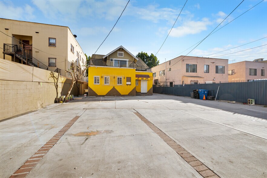 More Photos Of 2823 W 8th St, Los Angeles Office For Lease