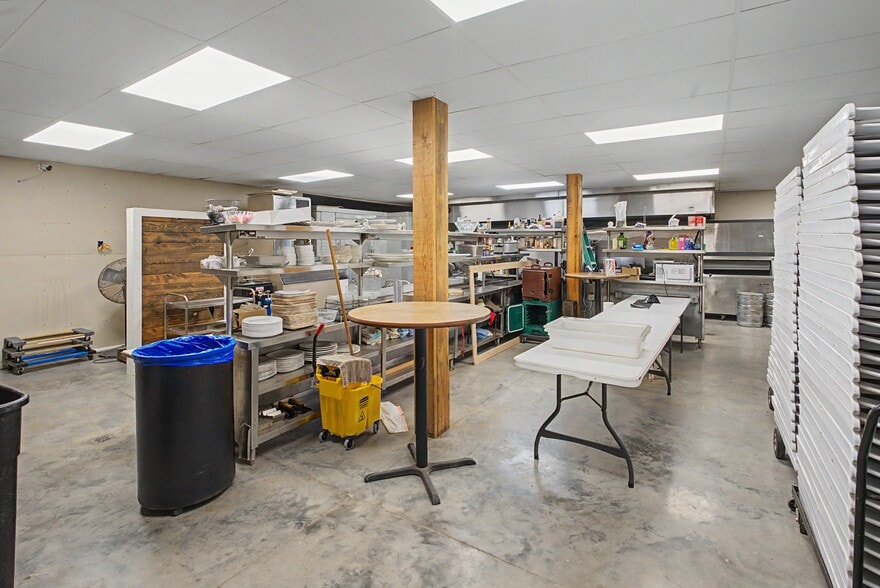 More Photos Of 11001 State Rte N, Scott City Specialty For Sale