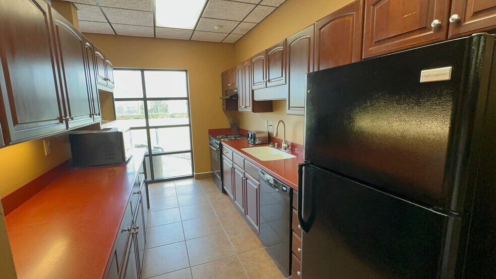 More Photos Of 1014 S Main St, Nicholasville Office For Sale