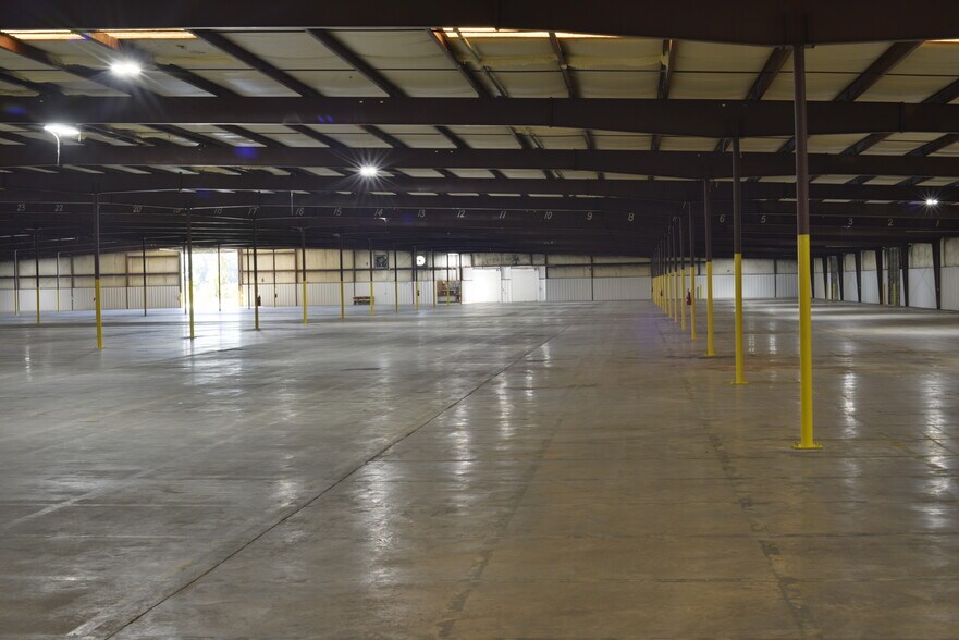 More Photos Of 847 W Main St, Lake City Warehouse For Lease