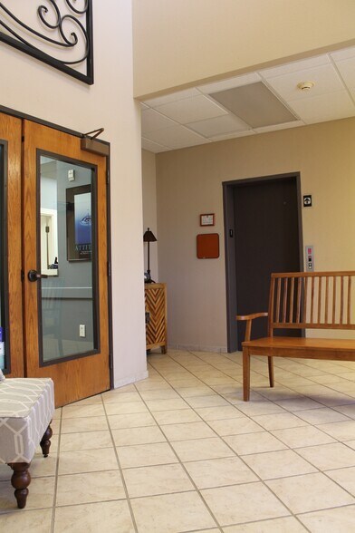 More Photos Of 557 S IH-35, Georgetown Medical For Sale