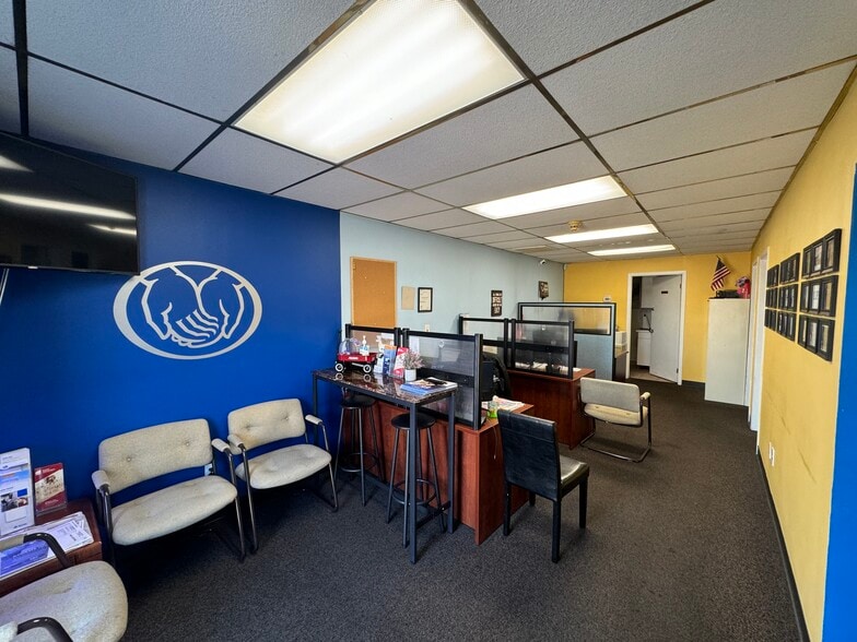 More Photos Of 236 Sunrise Hwy, Lindenhurst Office For Lease