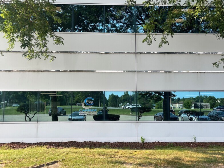 More Photos Of 22800 Hall Rd, Clinton Township Light Manufacturing For Lease