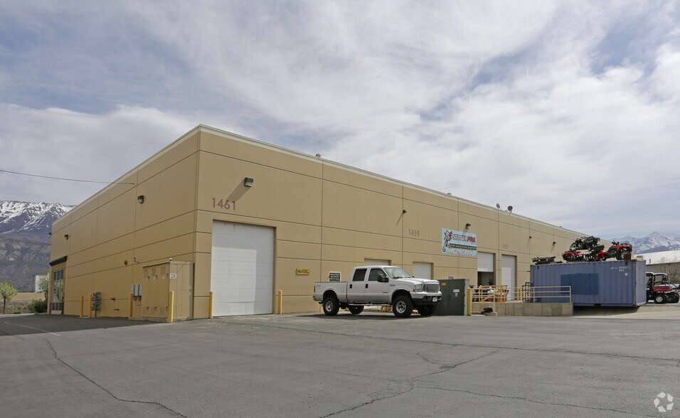 More Photos Of 1451-1461 W 40 S, Lindon Showroom For Lease