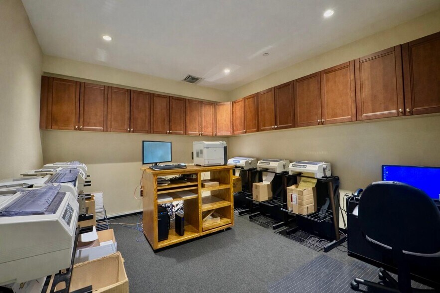 More Photos Of 1005 E Orangethorpe Ave, Anaheim Warehouse For Sale
