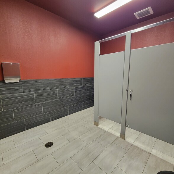More Photos Of 6711 Oak St, Frisco Freestanding For Sale