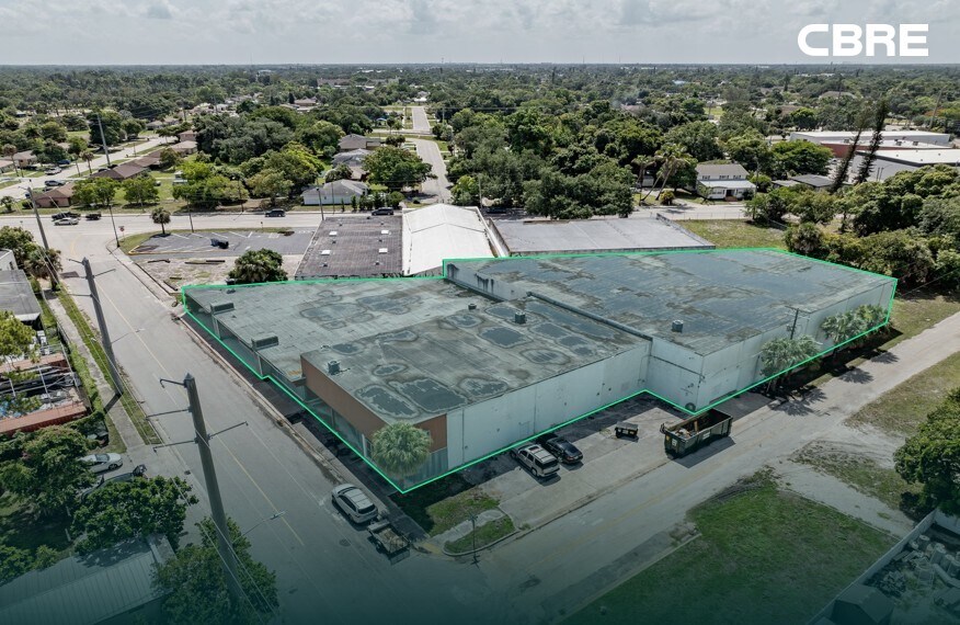 Primary Photo Of 2546 Thompson St, Fort Myers Showroom For Sale