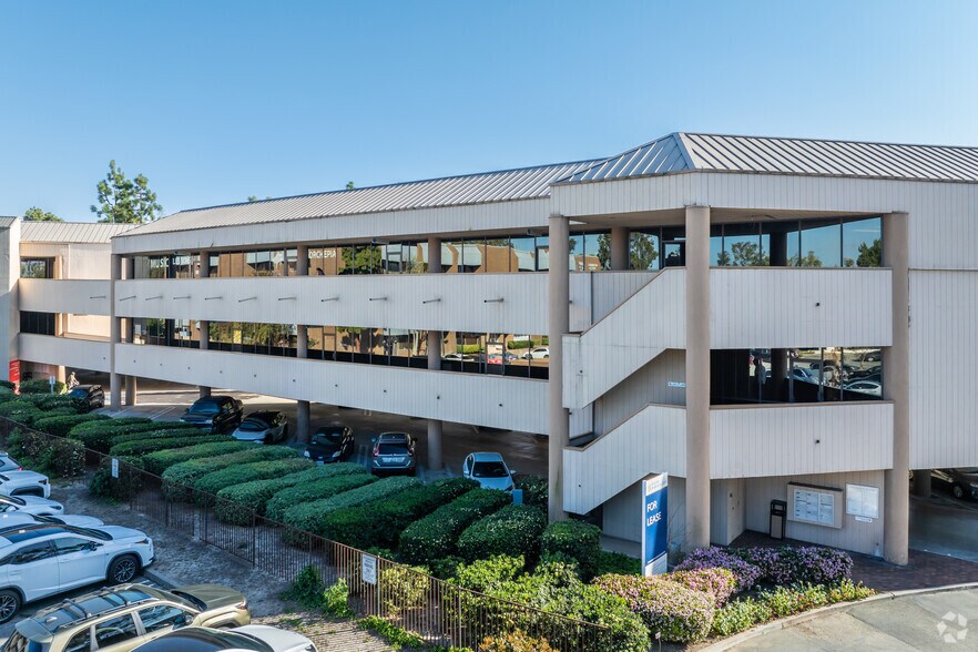 More Photos Of 37 Creek Rd, Irvine Medical For Lease