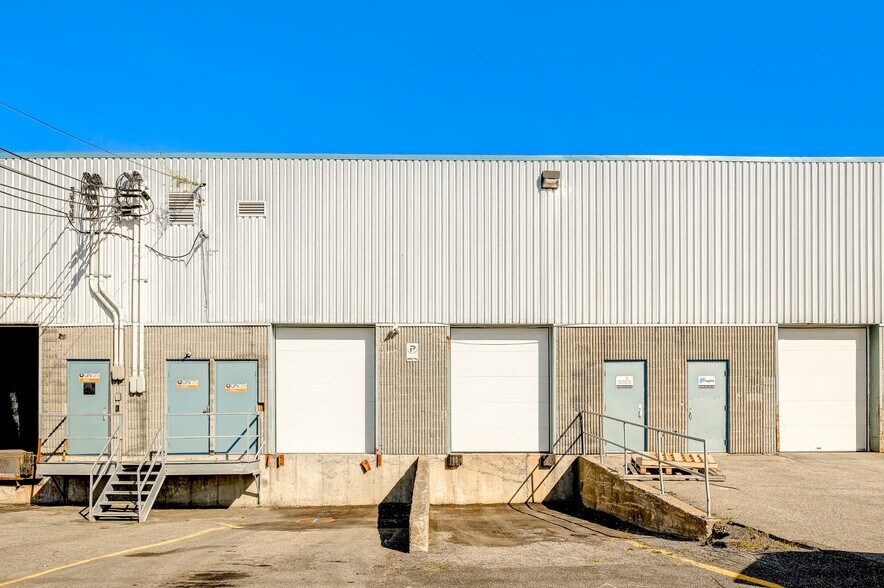 More Photos Of 8552-8678 Boul Pie-IX, Montréal Warehouse For Lease