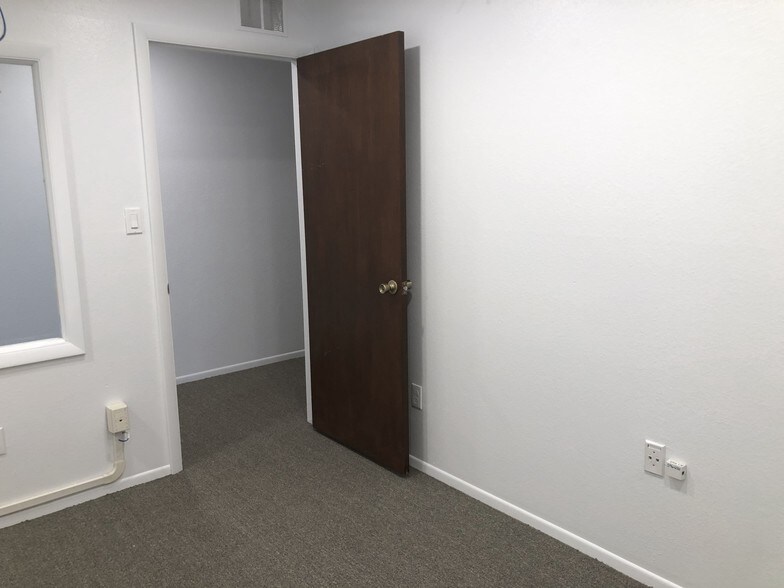 More Photos Of 4045 Nonchalant Cir, Colorado Springs Office For Lease