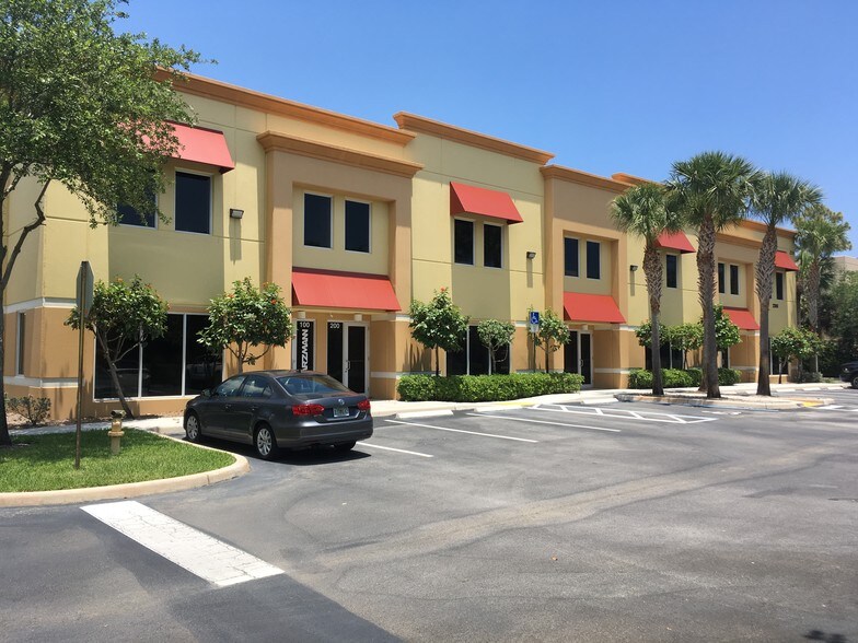 More Photos Of 2351 Vista Pky, West Palm Beach Distribution For Lease