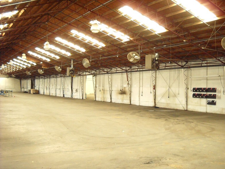 More Photos Of 201 Exposition St, Denton Warehouse For Sale