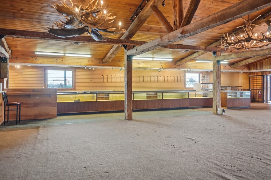 More Photos Of 309 E Leffel Ln, Springfield Freestanding For Sale