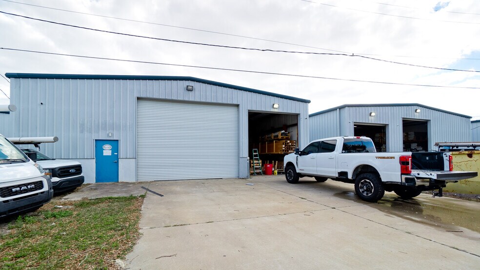 More Photos Of 2117-2125 47th st, Sarasota Warehouse For Sale