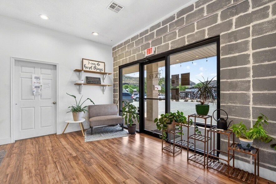 More Photos Of 75 N 200 W, Hurricane Freestanding For Sale