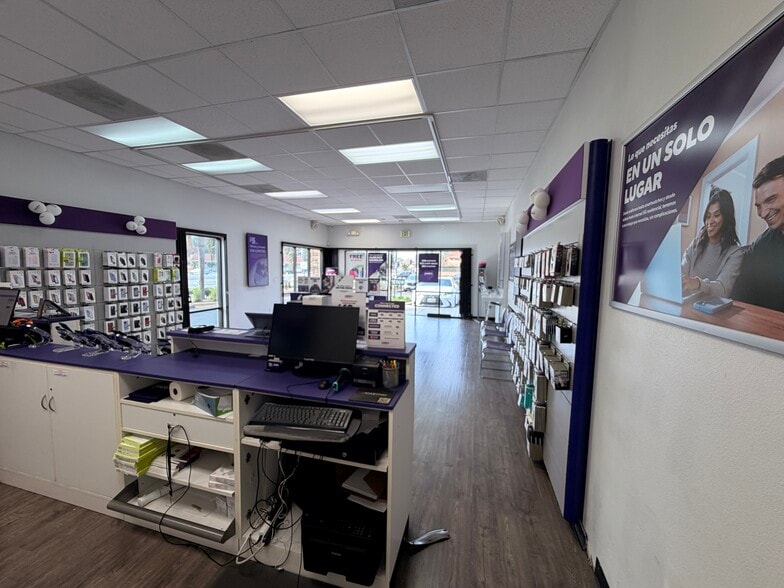 More Photos Of 2701 N Bristol St, Santa Ana Storefront For Lease