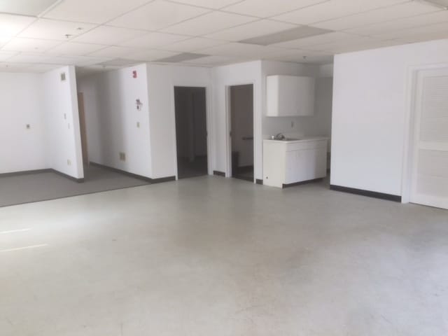 More Photos Of 130 Lenox Ave, Stamford Warehouse For Sale