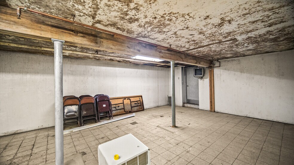 More Photos Of 111 W Main St, West Union Flex For Sale
