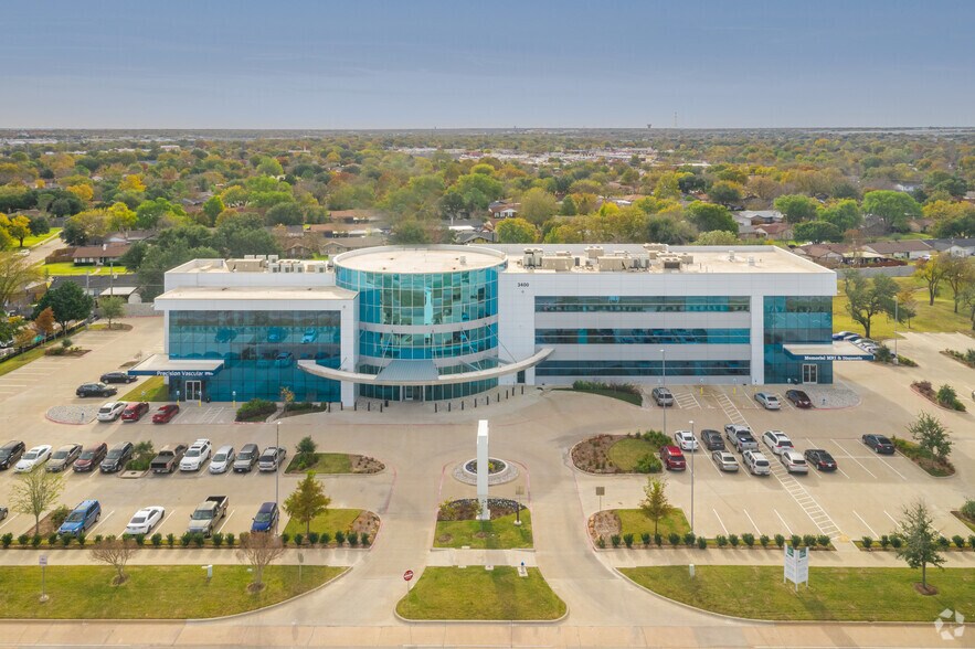 More Photos Of 3400 I-30, Mesquite Medical For Lease