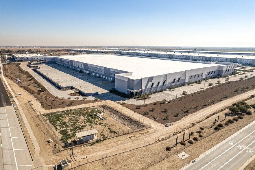 More Photos Of 16451 W. Glendale Avenue, Litchfield Park Warehouse For Lease