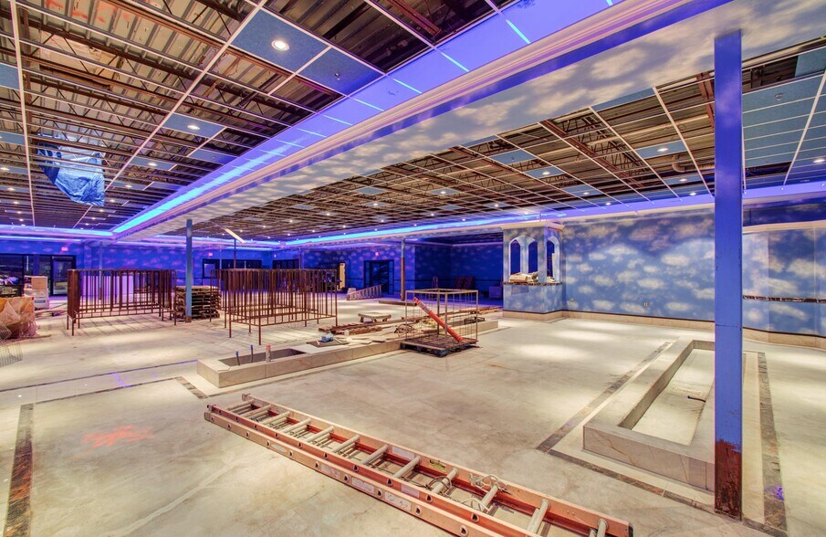 More Photos Of 2103 Cypress Creek Pky, Houston Bar For Sale