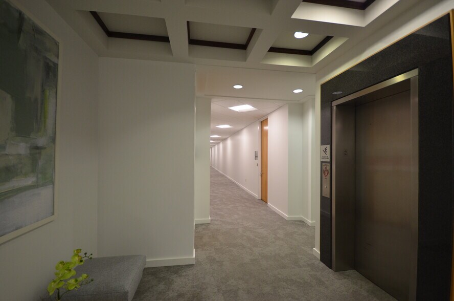 More Photos Of 3409 Executive Center Dr, Austin Unknown For Lease
