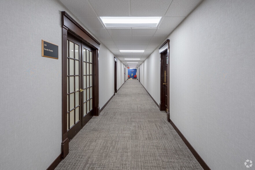 More Photos Of 188 Industrial Dr, Elmhurst Office For Lease