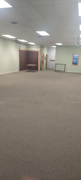 More Photos Of 2540-2570 N 4th St, Flagstaff Department Store For Lease
