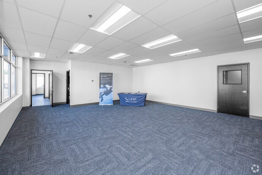 More Photos Of 7817 S 210th St, Kent Unknown For Lease