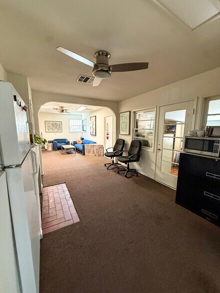 More Photos Of 11628-11630 Victory Blvd, North Hollywood Freestanding For Sale